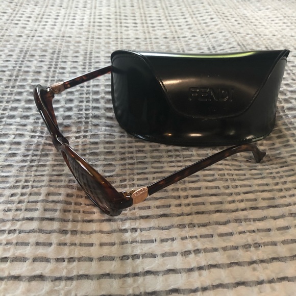 VINTAGE Fendi Sunglasses - Picture 3 of 4